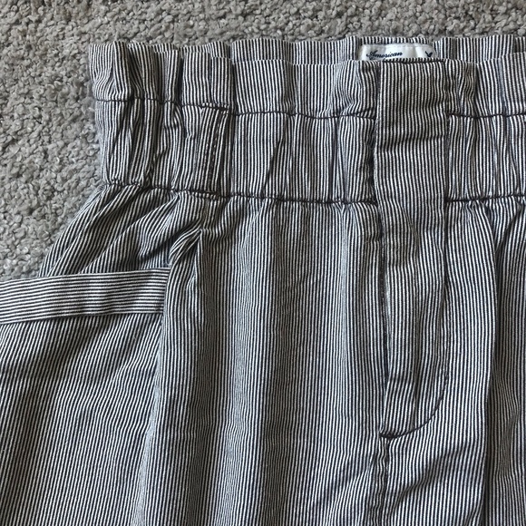 American Eagle Outfitters- Mini paper bag style skirt. - Picture 2 of 2